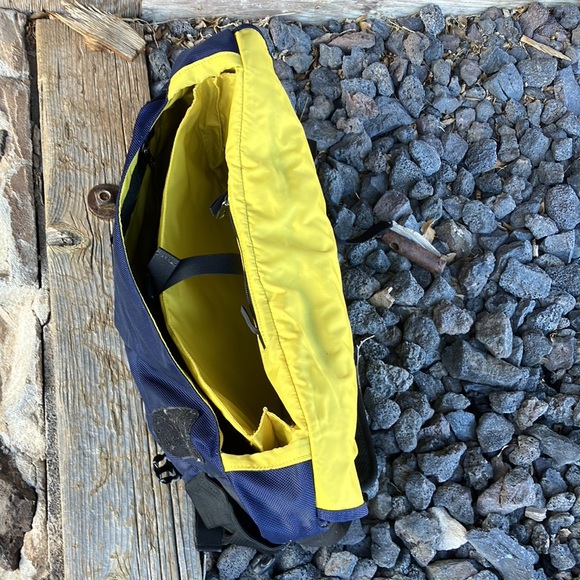 Patagonia Laptop/Messenger Bag - Picture 9 of 16